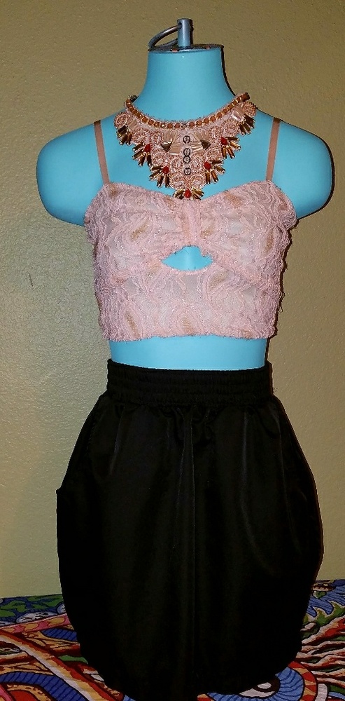 Black high-waisted bubble skirt.